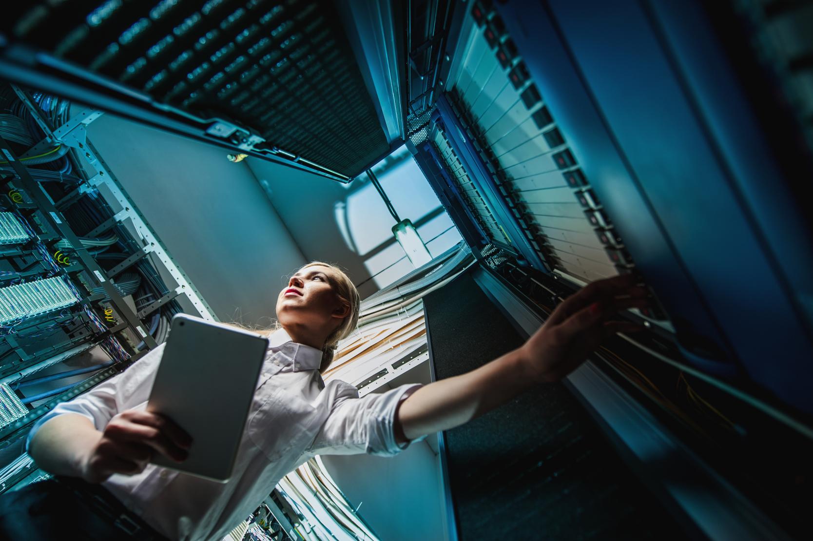 AMD launches EPYC processor brand for the datacenter - ITNEXT AMD launches EPYC processor brand for the datacenter - ITNEXT